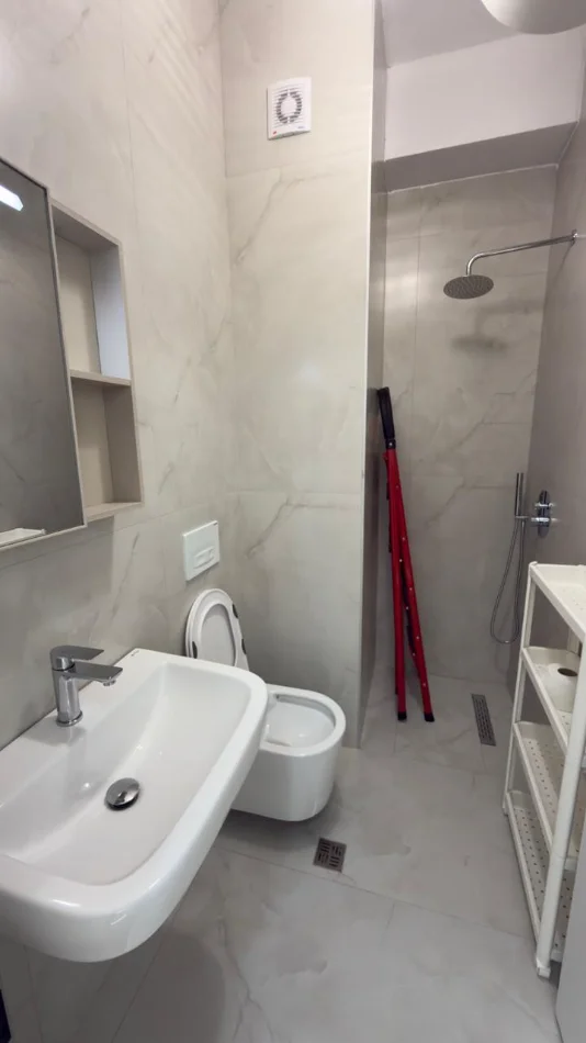 Tirane, jepet me qera apartament 1+1 Kati 6, 48 m² 415 € (Ali Demi)