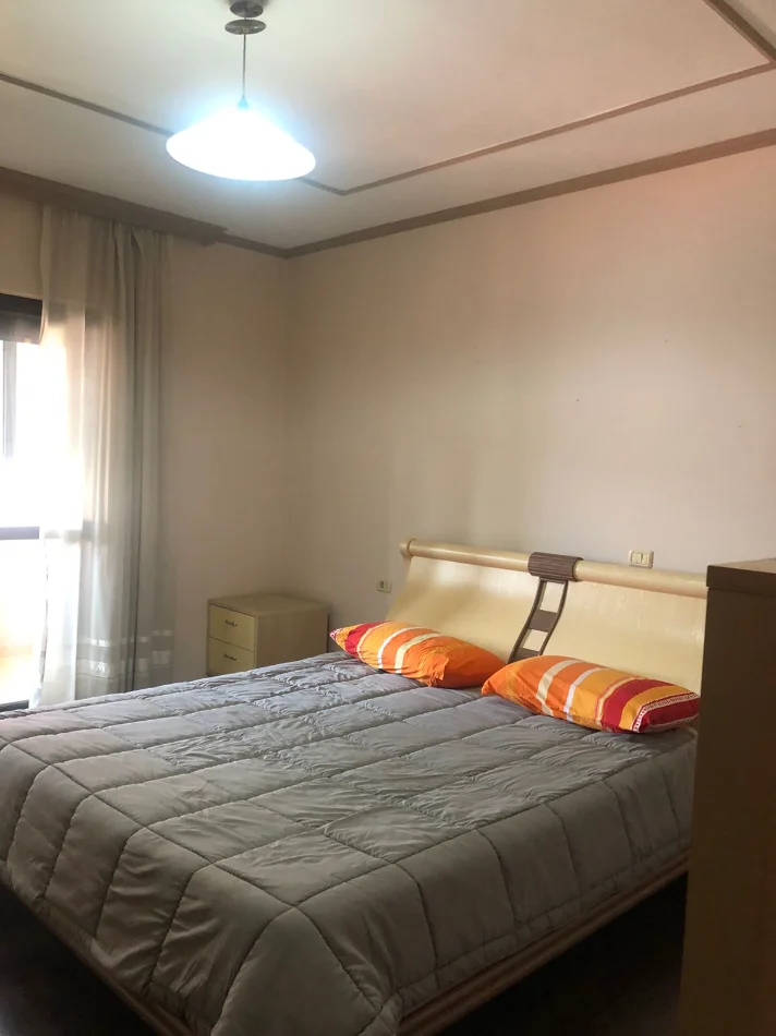 Tirane, jepet me qera apartament 2+1+Ballkon Kati 5, 122 m² 600 € (Prane Kristal Center)