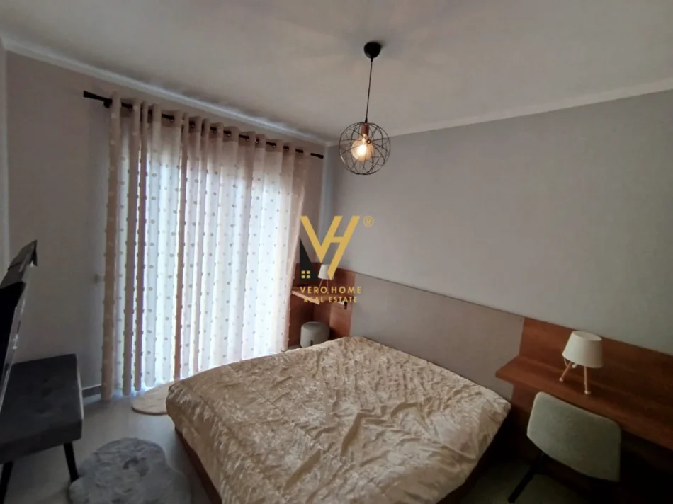 Tirane, jepet me qera apartament 1+1+Ballkon Kati 3, 65 m² 500 € (UNIVERS CITY)