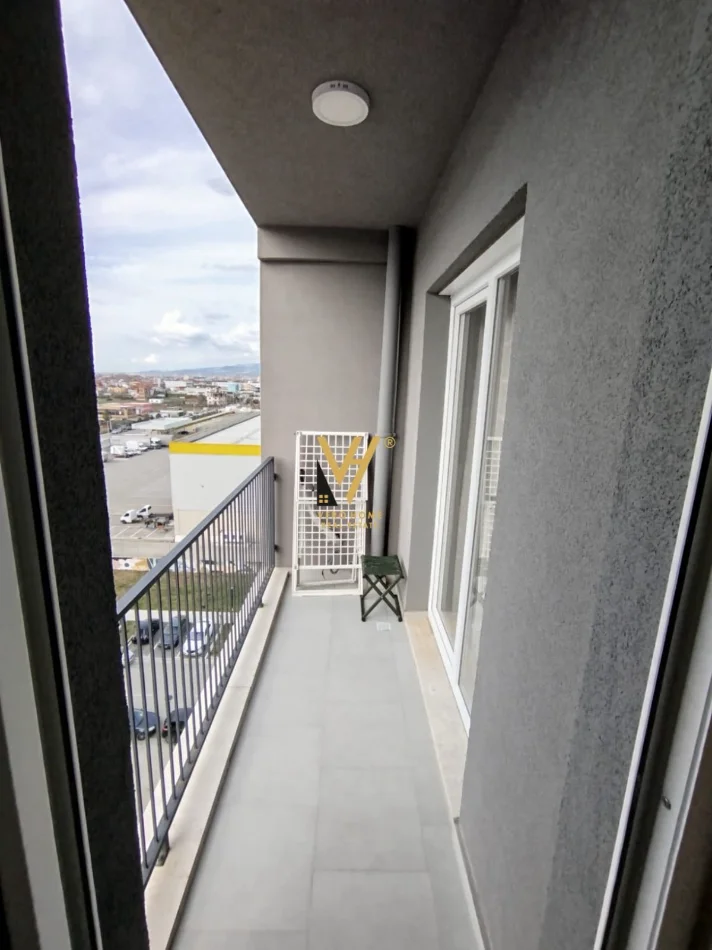 Tirane, jepet me qera apartament 1+1+Ballkon Kati 3, 65 m² 500 € (UNIVERS CITY)