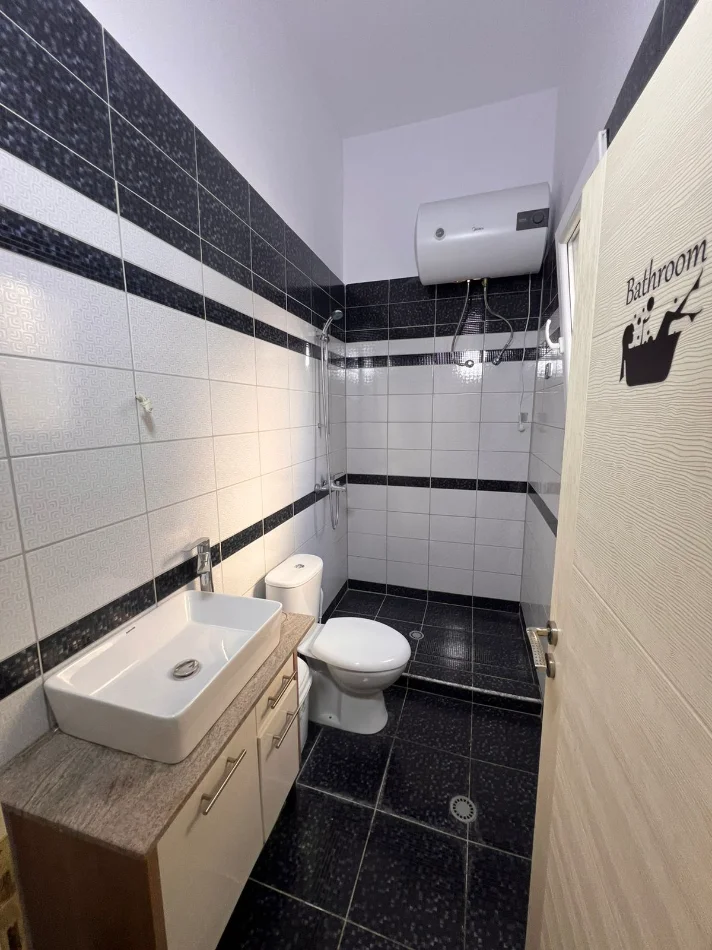 Tirane, jepet me qera apartament 2+1+Ballkon Kati 1, 110 m² 650 € (Kodra e Diellit)