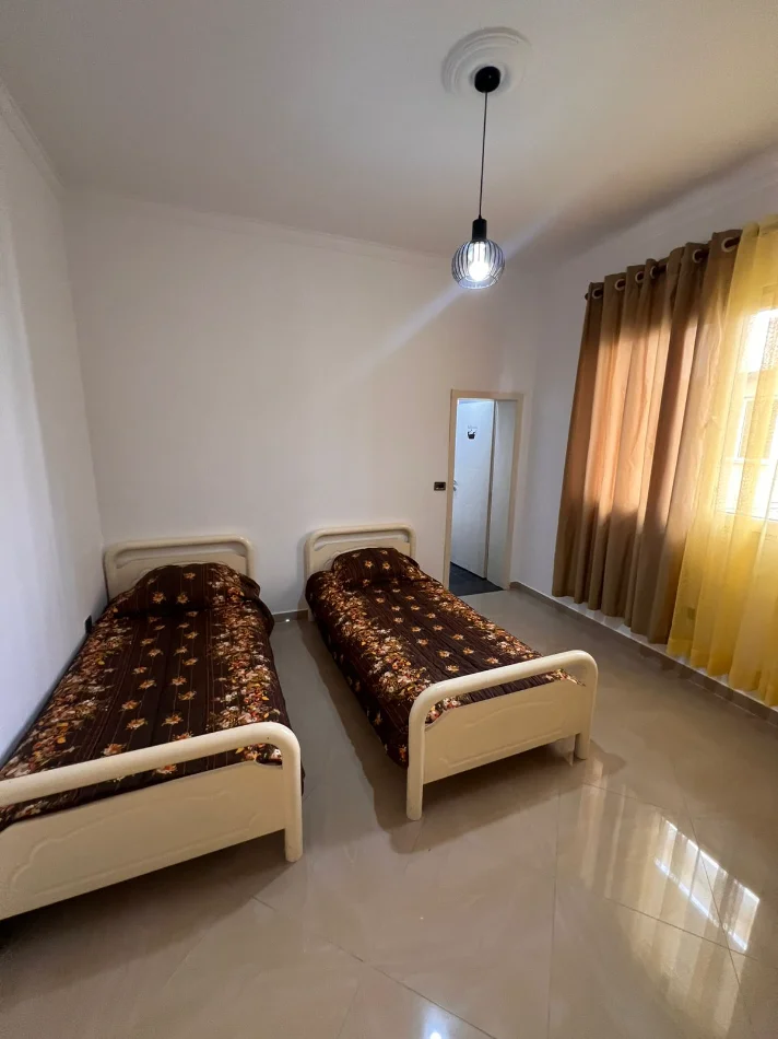 Tirane, jepet me qera apartament 2+1+Ballkon Kati 1, 110 m² 650 € (Kodra e Diellit)