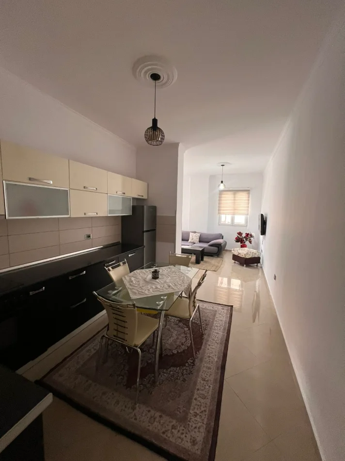 Tirane, jepet me qera apartament 2+1+Ballkon Kati 1, 110 m² 650 € (Kodra e Diellit)