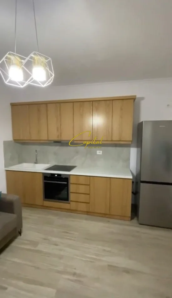 Tirane, jepet me qera apartament 1+1 Kati 1, 50 m² 500 € (ISH PARKU)