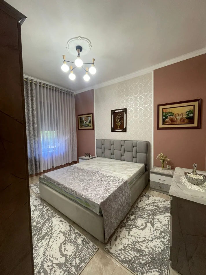 Tirane, jepet me qera apartament 2+1+Ballkon , 100 m² (Stadiumi Dinamo)