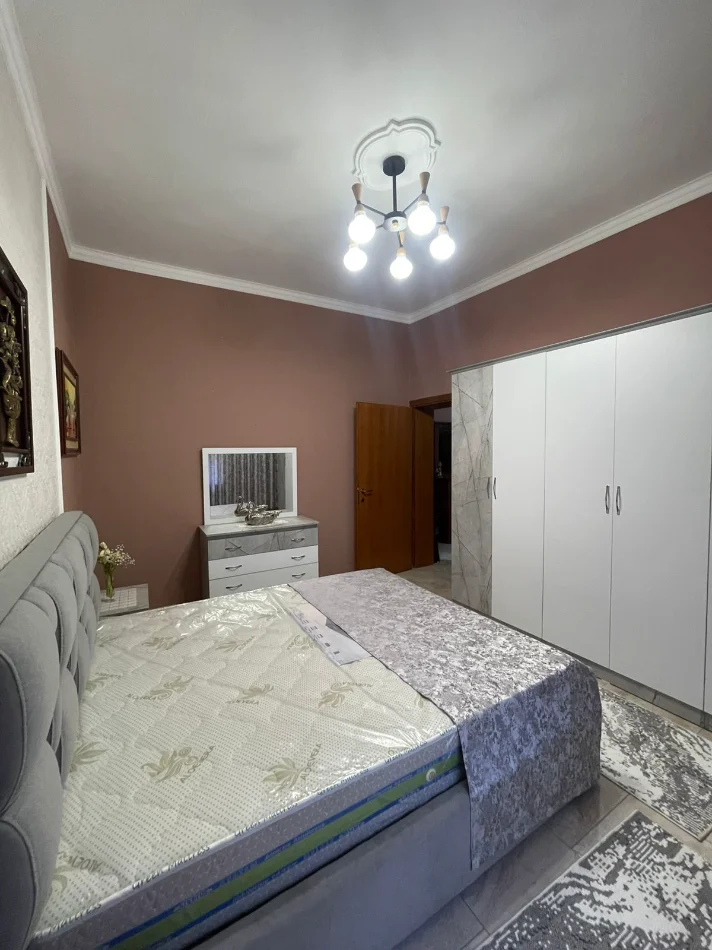 Tirane, jepet me qera apartament 2+1+Ballkon , 100 m² (Stadiumi Dinamo)