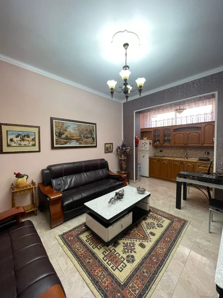 Tirane, jepet me qera apartament 2+1+Ballkon , 100 m² (Stadiumi Dinamo)