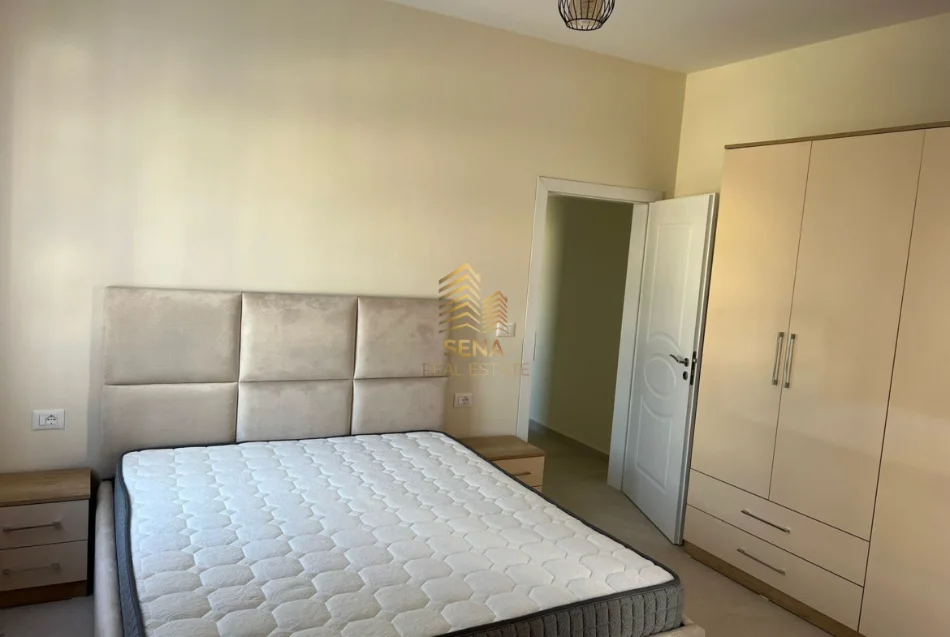 Tirane, jepet me qera apartament 1+1+Ballkon Kati 2, 55 m² 450 € (Shkolla e Bashkuar)