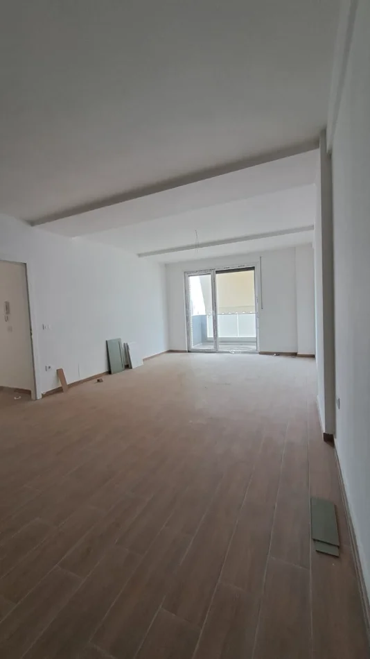 Tirane, jepet me qera apartament 2+1+Ballkon Kati 5, 100 m² 400 € (Astir)