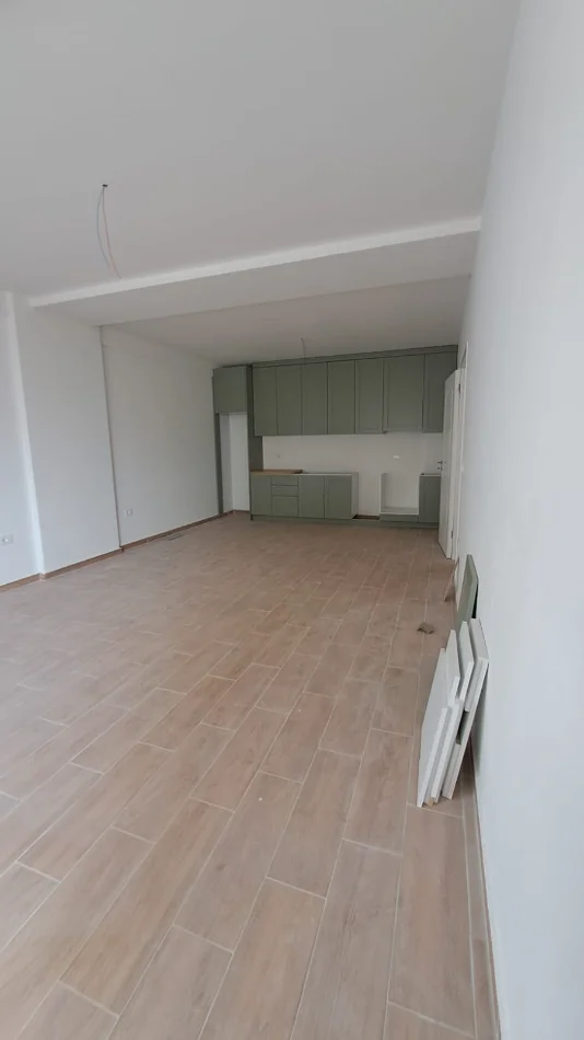 Tirane, jepet me qera apartament 2+1+Ballkon Kati 5, 100 m² 400 € (Astir)