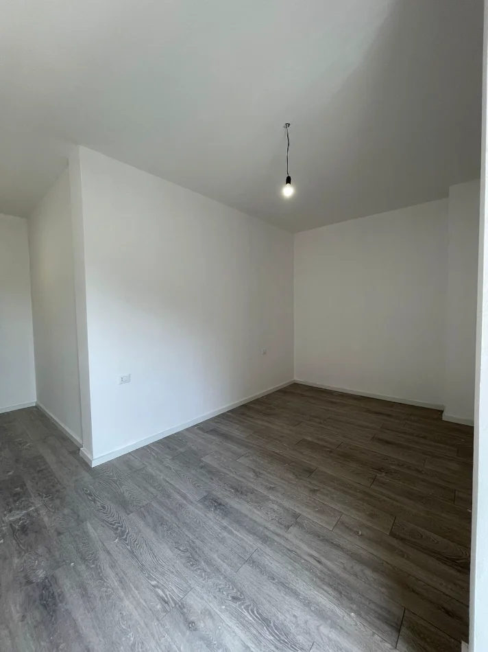 Tirane, jepet me qera apartament 1+1+Ballkon Kati 6, 99 m² 178.000 € (Kompleksi Aura, Rruga Dritan Hoxha)