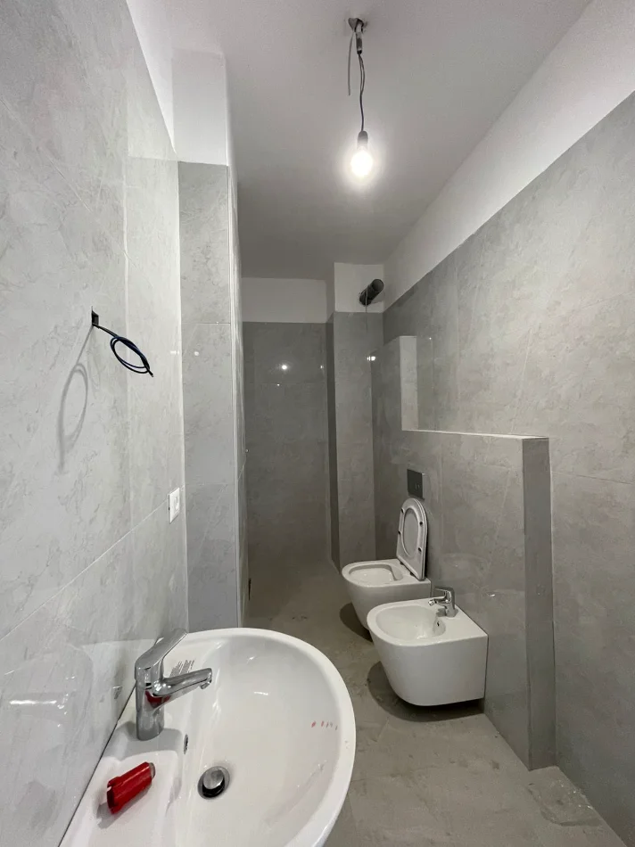 Tirane, jepet me qera apartament 1+1+Ballkon Kati 6, 99 m² 178.000 € (Kompleksi Aura, Rruga Dritan Hoxha)