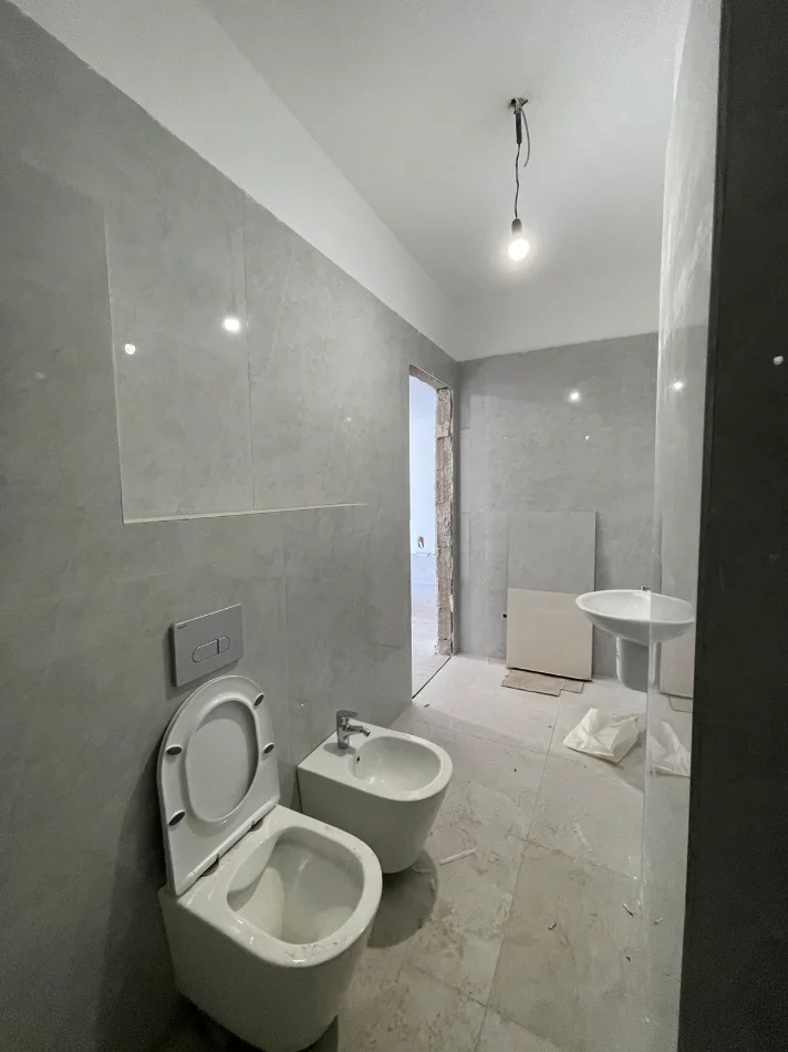 Tirane, jepet me qera apartament 1+1+Ballkon Kati 6, 99 m² 178.000 € (Kompleksi Aura, Rruga Dritan Hoxha)