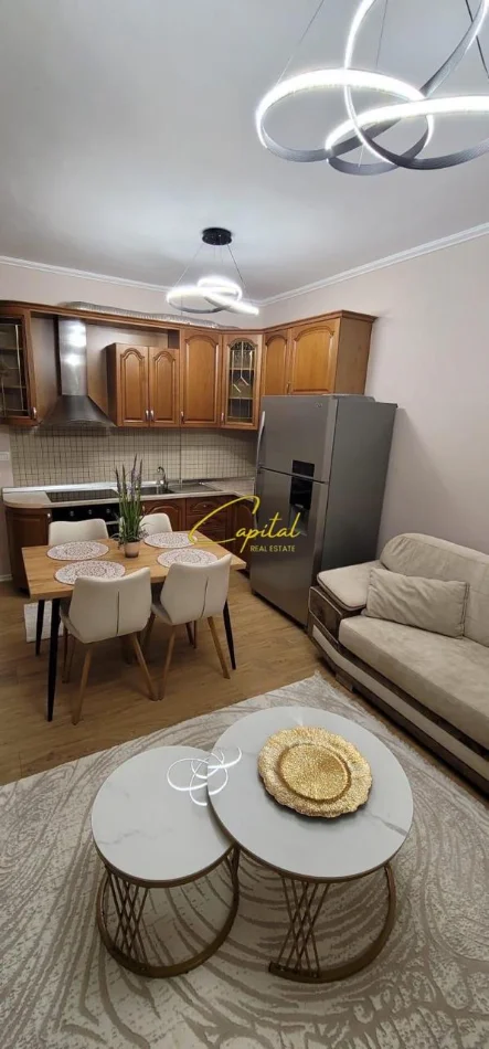 Tirane, jepet me qera apartament 2+1 Kati 4, 100 m² 800 € (KOMUNA E PARISIT)