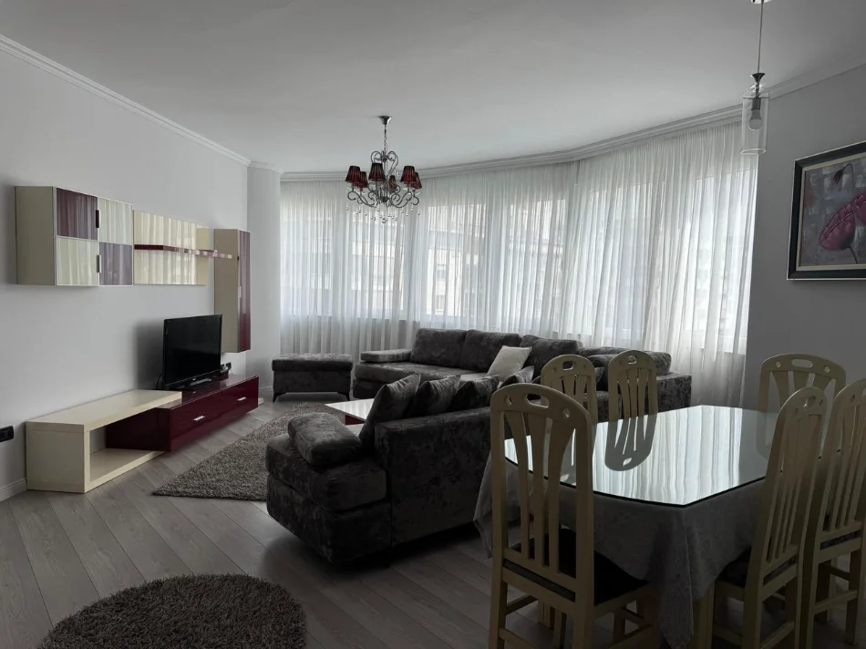 Tirane, jepet me qera apartament 3+1 Kati 6, 125 m² 1.200 € (kompleksi deliorgji)