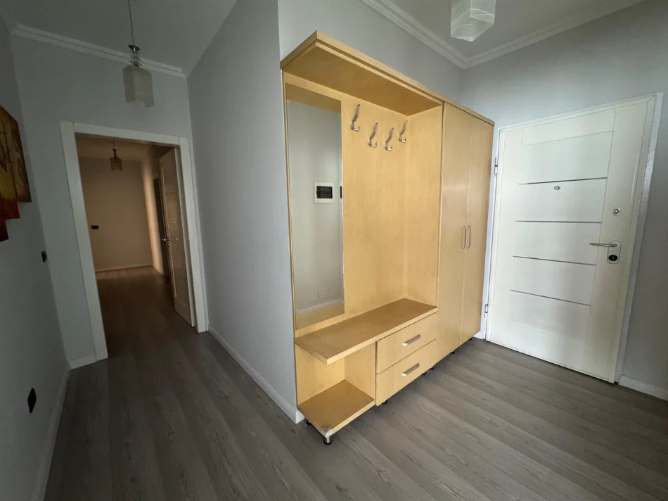 Tirane, jepet me qera apartament 3+1 Kati 6, 125 m² 1.200 € (kompleksi deliorgji)