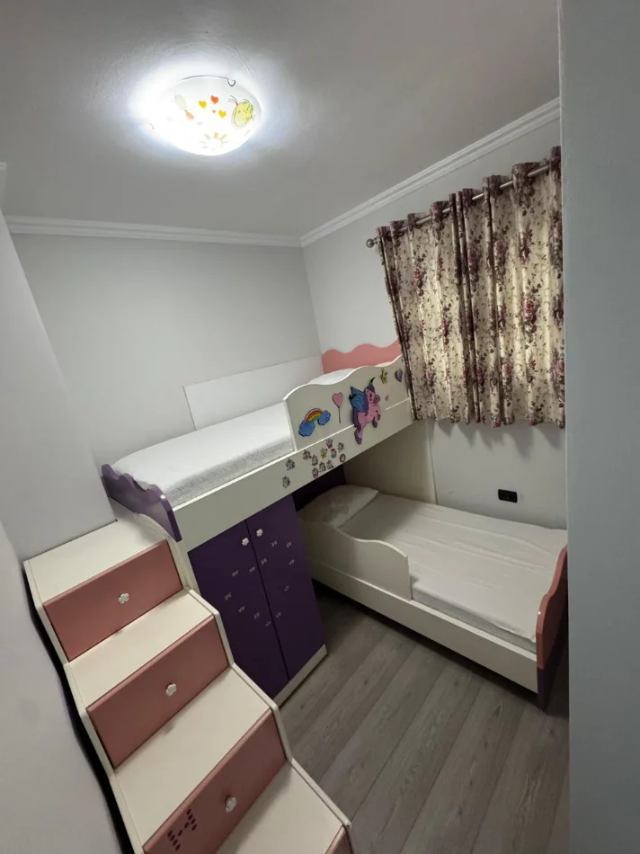 Tirane, jepet me qera apartament 3+1 Kati 6, 125 m² 1.200 € (kompleksi deliorgji)