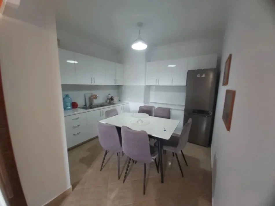 Tirane, jepet me qera apartament 2+1 Kati 4, 80 m² 55.000 € (ALI DEMI)
