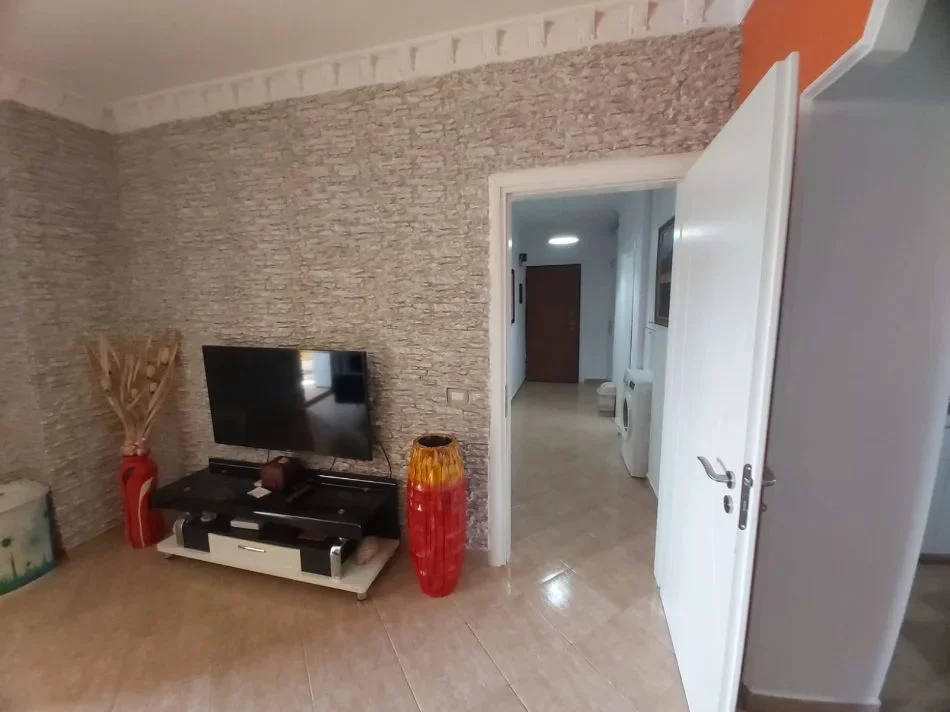 Tirane, jepet me qera apartament 2+1 Kati 4, 80 m² 55.000 € (ALI DEMI)