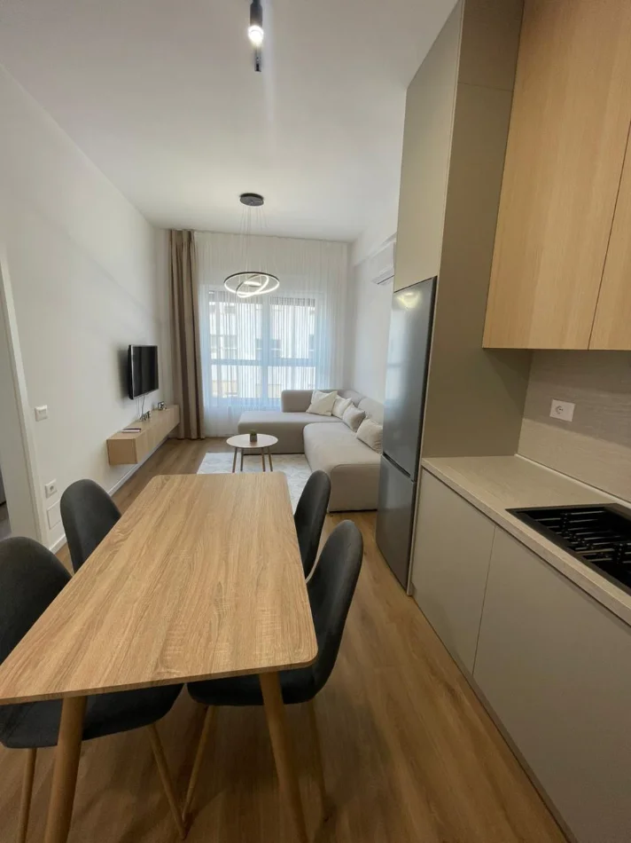 Tirane, jepet me qera apartament 1+1 Kati 5, 