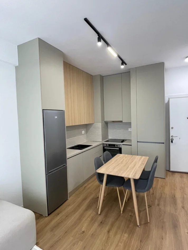 Tirane, jepet me qera apartament 1+1 Kati 5, 