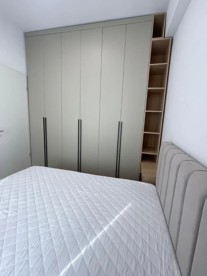 Tirane, jepet me qera apartament 1+1 Kati 5, 