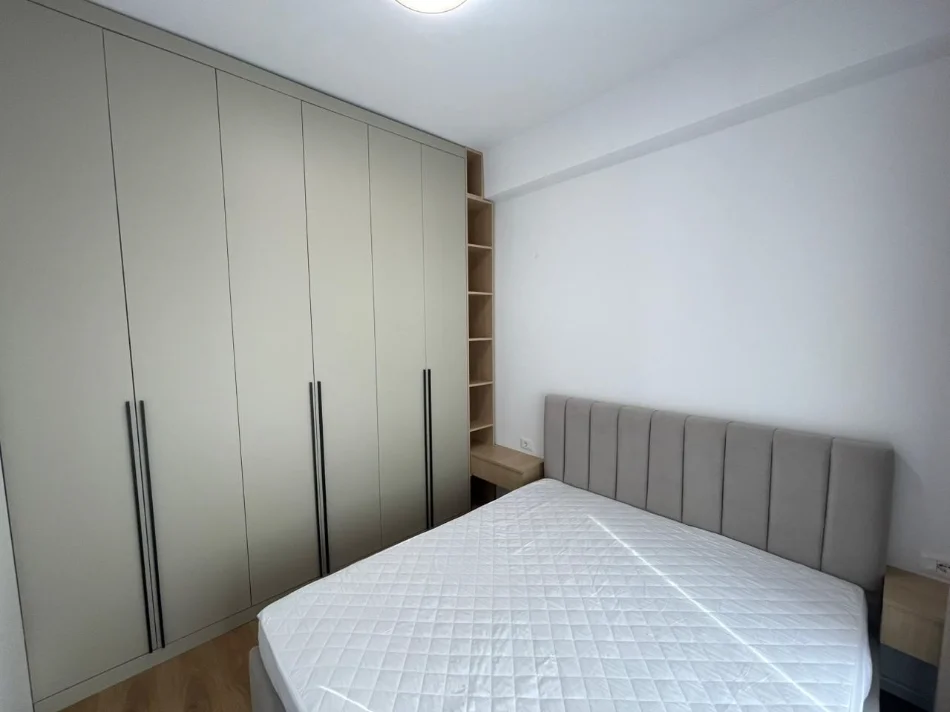 Tirane, jepet me qera apartament 1+1 Kati 5, 
