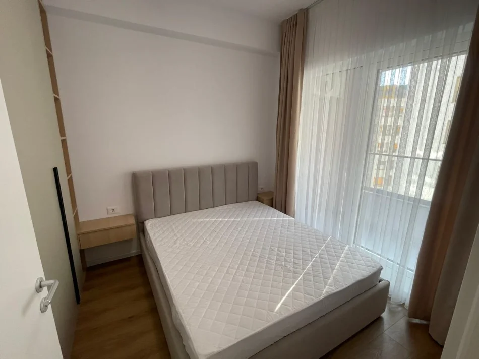 Tirane, jepet me qera apartament 1+1 Kati 5, 
