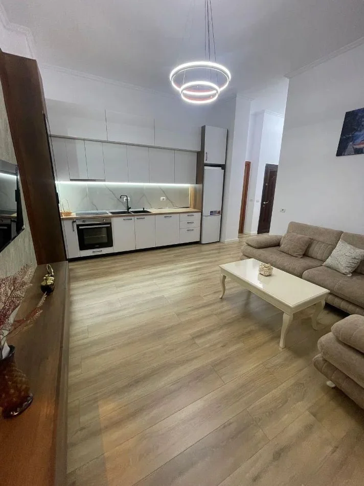 Tirane, jepet me qera apartament 2+1 Kati 7, 120 m² 500 € (ASTIR)