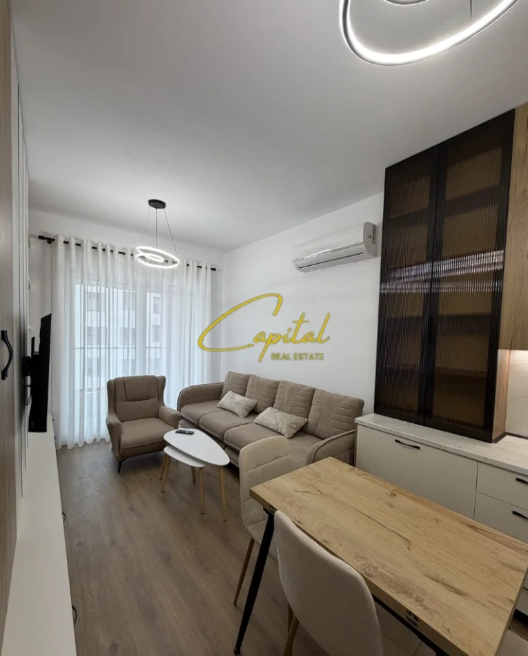 Tirane, jepet me qera apartament 1+1 Kati 6, 50 m² 450 € (ALI DEMI)