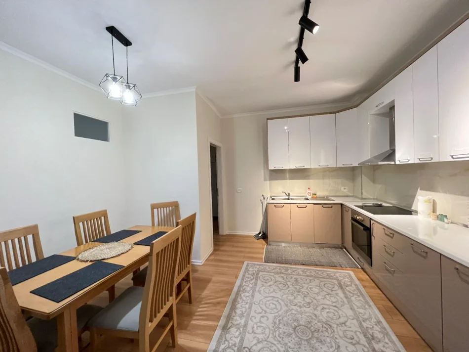 Tirane, jepet me qera apartament 2+1+Aneks+Ballkon Kati 3, 99 m² 