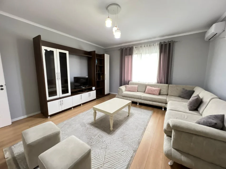 Tirane, jepet me qera apartament 2+1+Aneks+Ballkon Kati 3, 99 m² 
