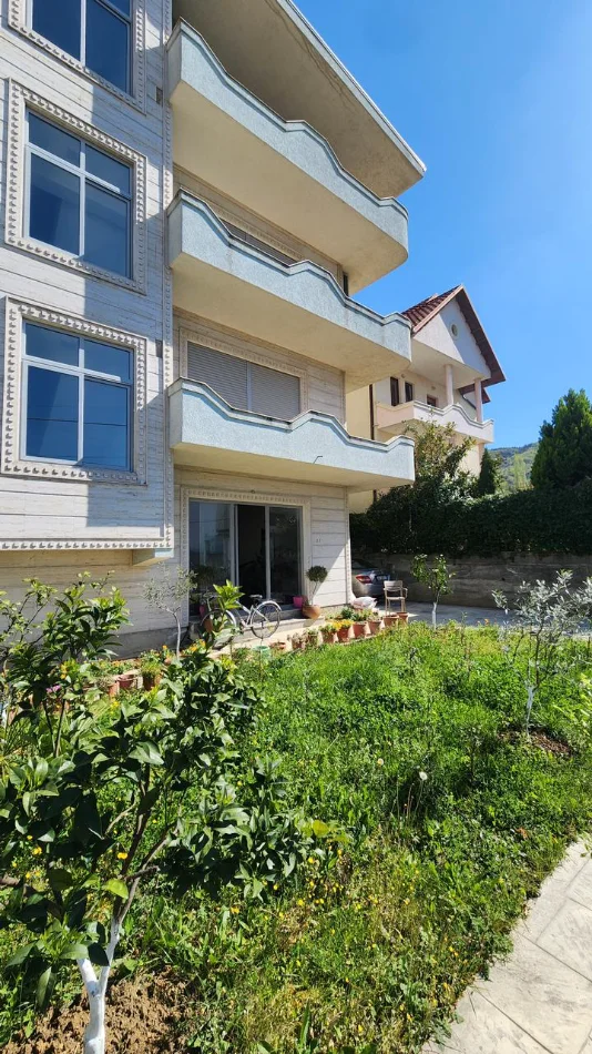 Tirane, shitet Vile 3 Katshe Kati 4, 430 m² 