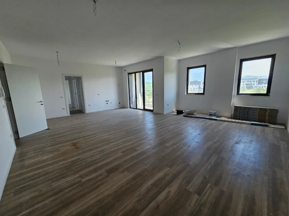 Tirane, jepet me qera apartament 2+1+Ballkon Kati 3, 140 m² 1.200 € (Liqeni I Thate)