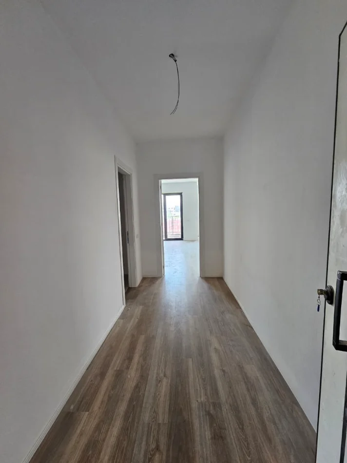 Tirane, jepet me qera apartament 2+1+Ballkon Kati 3, 140 m² 1.200 € (Liqeni I Thate)
