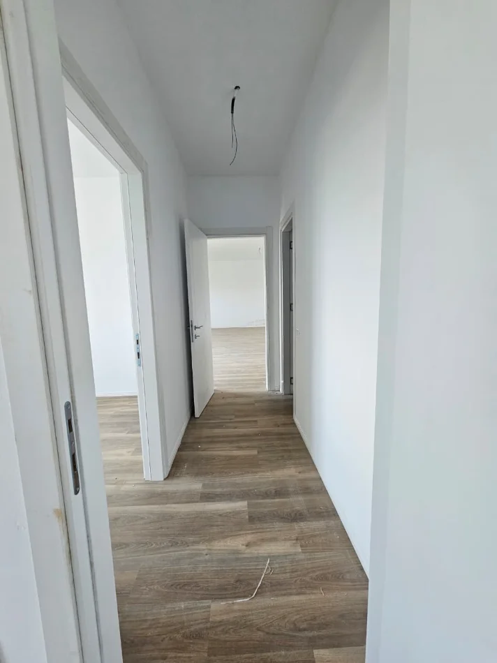 Tirane, jepet me qera apartament 2+1+Ballkon Kati 3, 140 m² 1.200 € (Liqeni I Thate)