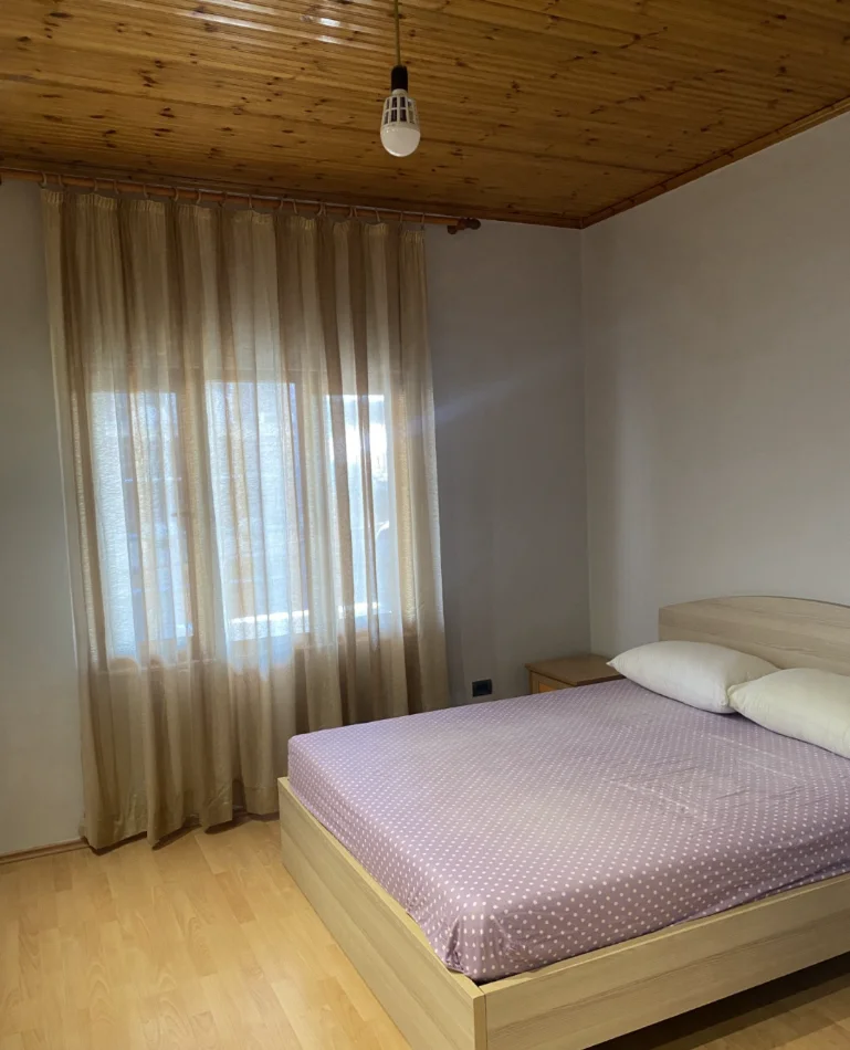 Tirane, jepet me qera apartament 2+1+Ballkon Kati 2, 90 m² 500 € (Zogu i Zi)