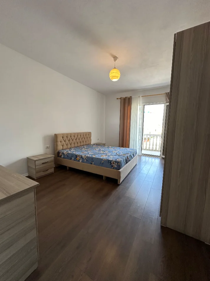 Tirane, jepet me qera apartament 2+1+Ballkon , 120 m² 400 € (Koder Kamez prane "Fafa")