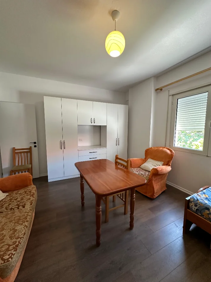 Tirane, jepet me qera apartament 2+1+Ballkon , 120 m² 400 € (Koder Kamez prane "Fafa")