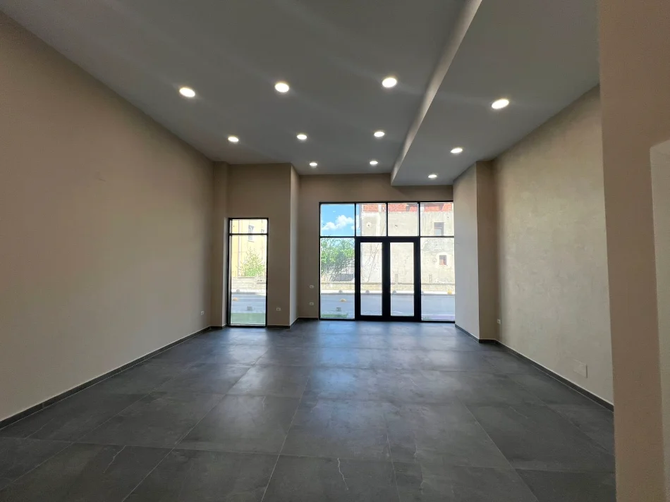 Shiten ambjente biznesi ne ASTIR, VILA L2 me  3000 €/m²
