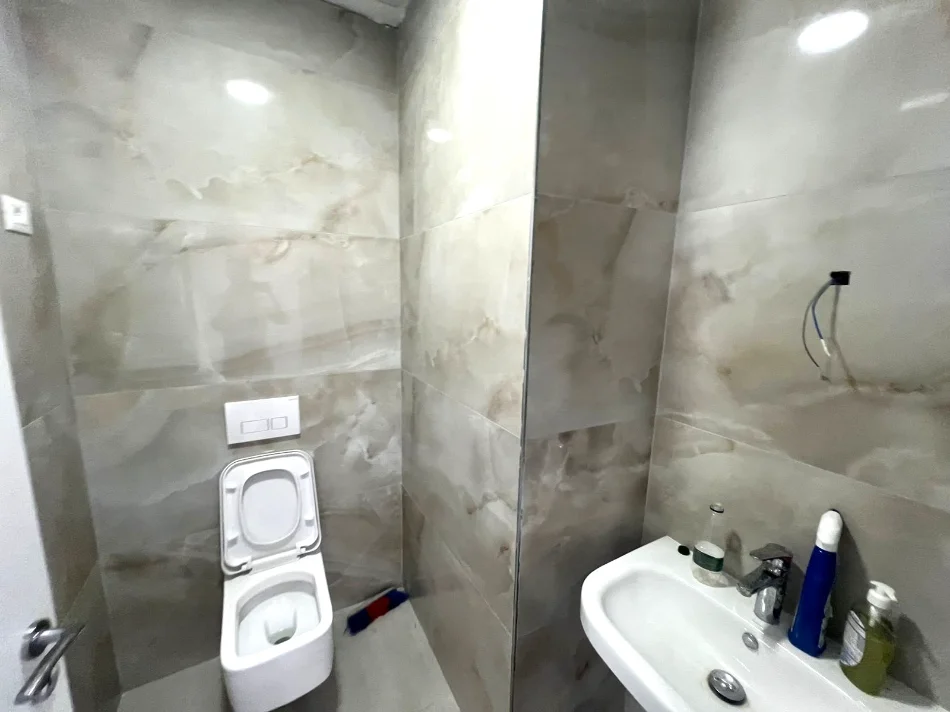 Shiten ambjente biznesi ne ASTIR, VILA L2 me  3000 €/m²