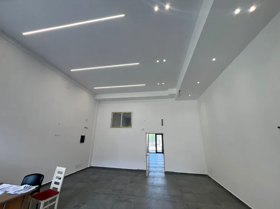 Shiten ambjente biznesi ne ASTIR, VILA L2 me  3000 €/m²
