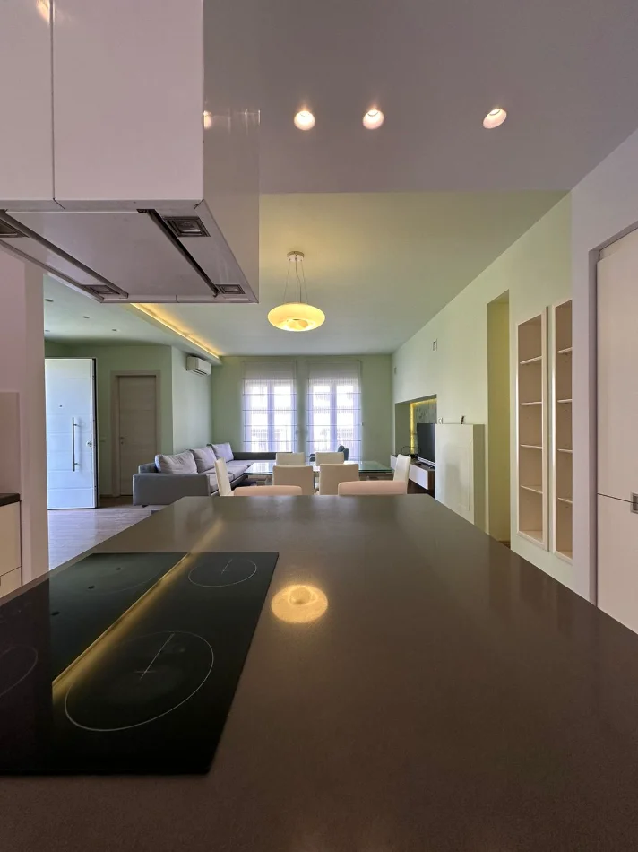 Tirane, jepet me qera Vile 4+1+Ballkon , 2.700 € (WHITE HOUSE, TEG)