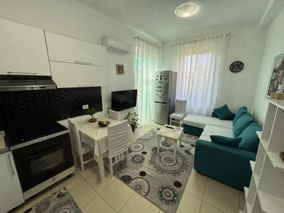 Tirane, jepet me qera apartament 1+1 Kati 5, (pallatet agimi)