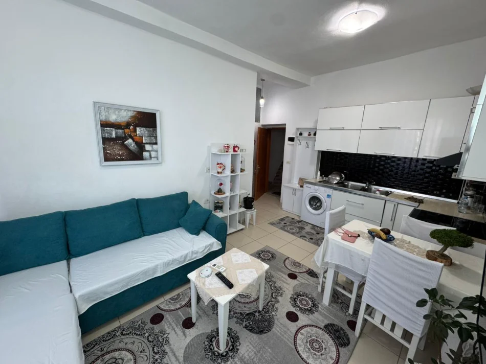 Tirane, jepet me qera apartament 1+1 Kati 5, (pallatet agimi)