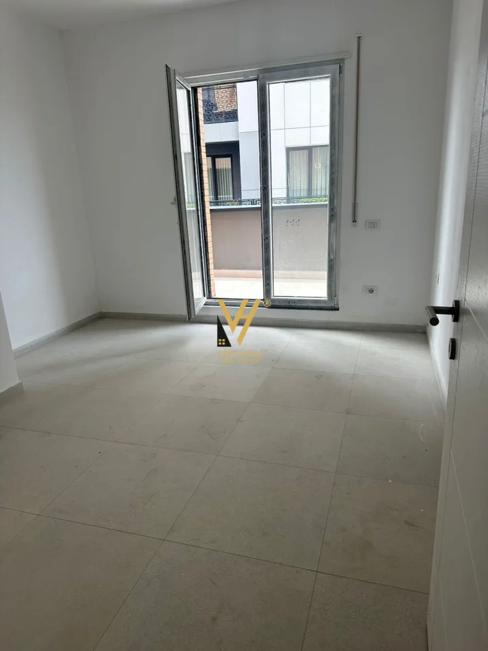 Tirane, jepet me qera apartament 2+1+Ballkon Kati 1, 105 m² 620 € (BULEVARDI I RI)