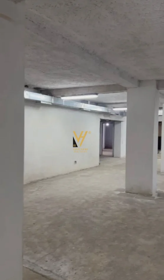 Tirane, shitet ambjent biznesi Kati -1, 350 m² 270.000 € (SHKOLLA E KUQE)