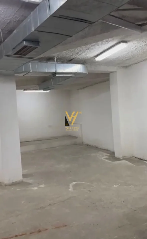 Tirane, shitet ambjent biznesi Kati -1, 350 m² 270.000 € (SHKOLLA E KUQE)