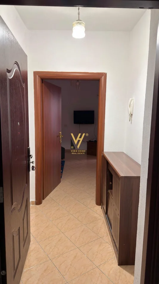 Tirane, jepet me qera apartament 1+1+Ballkon Kati 4, 75 m² 470 € (TIRANA E RE)