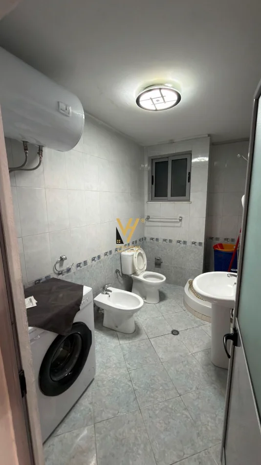 Tirane, jepet me qera apartament 1+1+Ballkon Kati 4, 75 m² 470 € (TIRANA E RE)